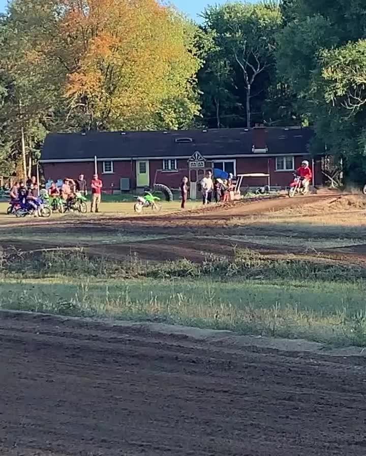@cooper_wallis67 has a great time on this LITE F110 Race ✊️🤙
—
#ycf #moto #motorcycle #motocross